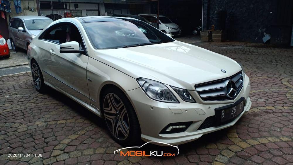 Mobil Mercedes-Benz E-Class 2011