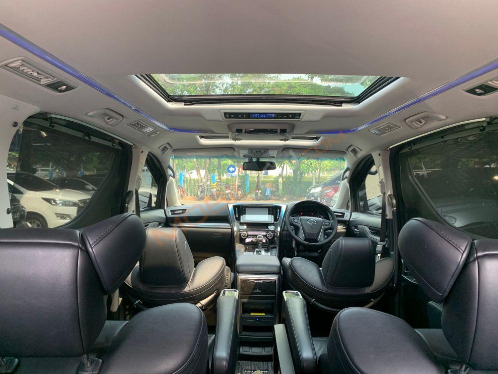 Mobil Toyota Vellfire 2016