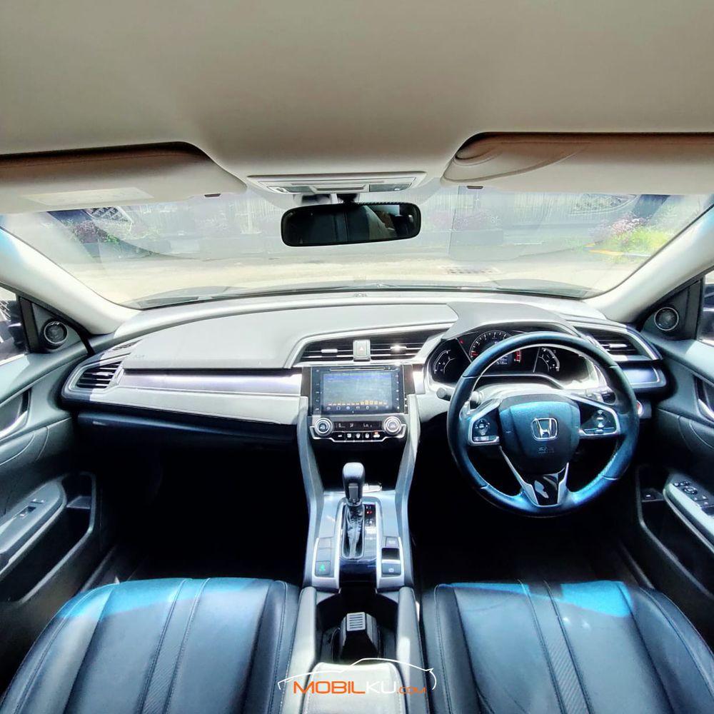 Mobil Honda Civic Sedan 2016