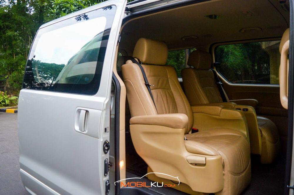 Mobil Hyundai H-1 2012