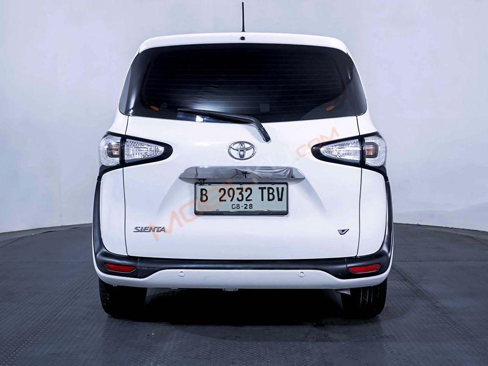 Mobil Toyota Sienta 2018