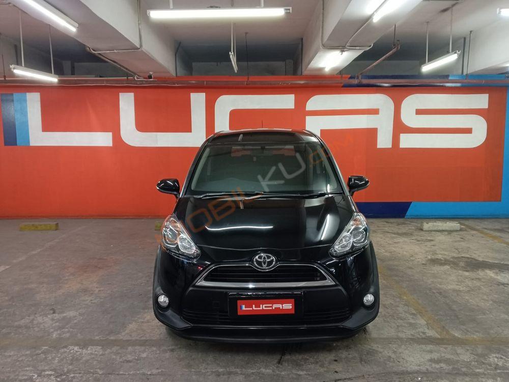 Mobil Toyota Sienta 2017