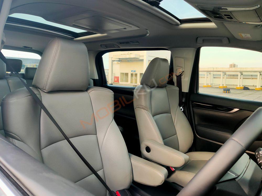 Mobil Toyota Alphard 2015