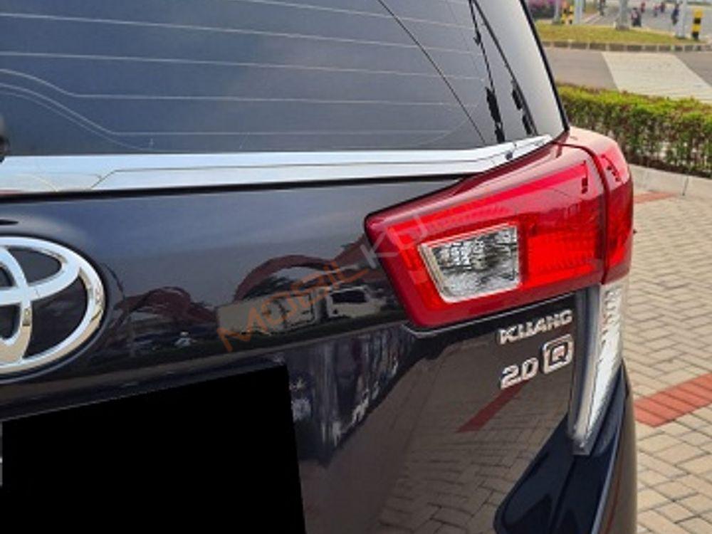 Mobil Toyota Kijang Innova 2016