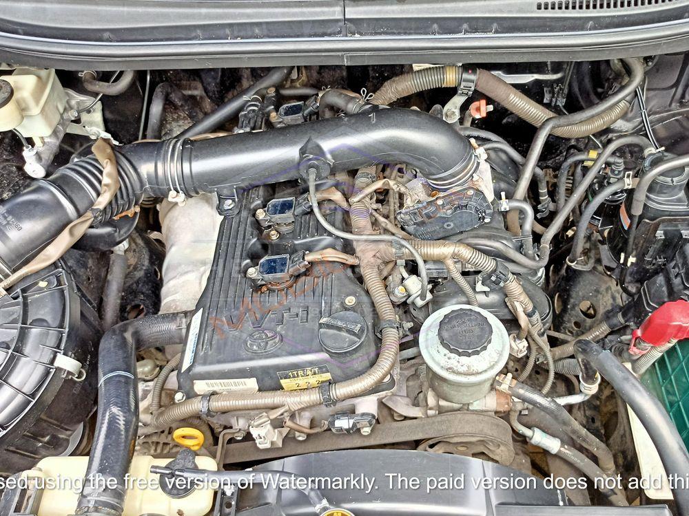 Mobil Toyota Kijang Innova 2011