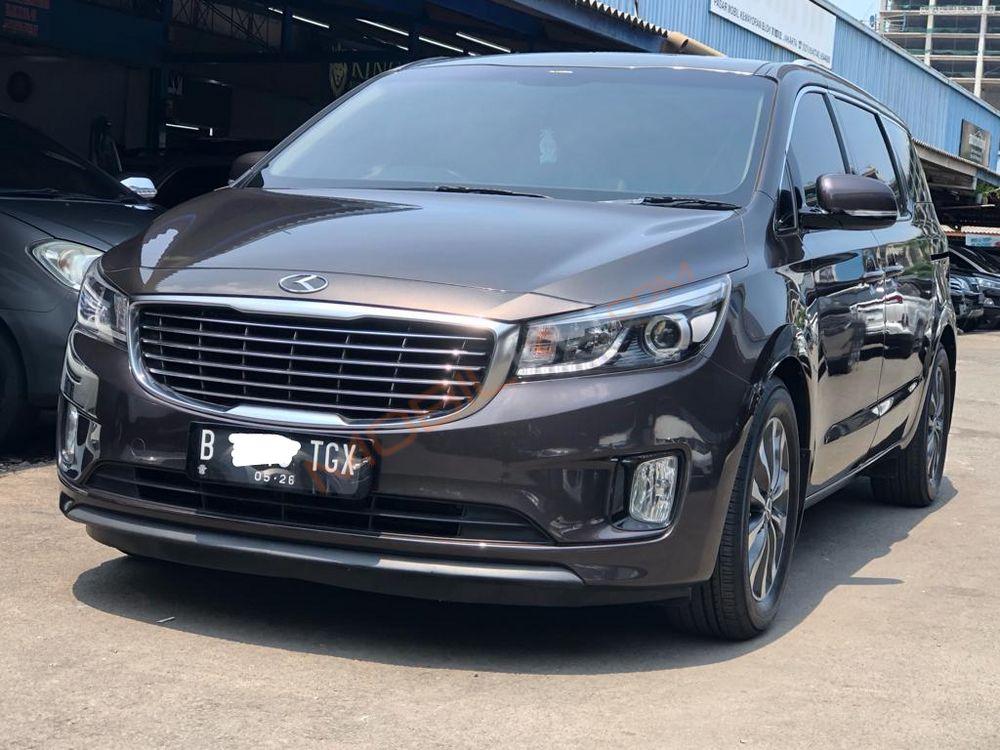 Mobil Kia Sedona 2017