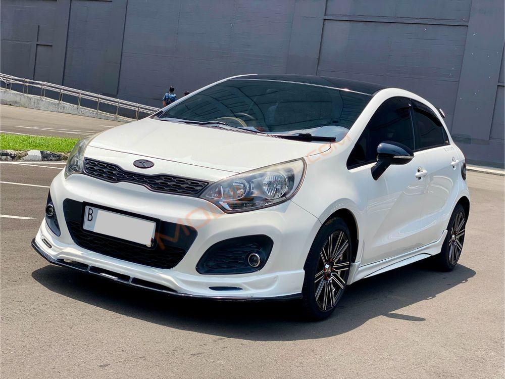 Mobil Kia Rio 2014
