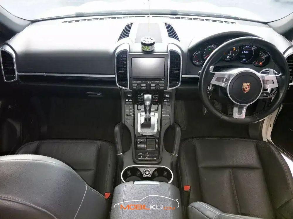 Mobil Porsche Cayenne 2011