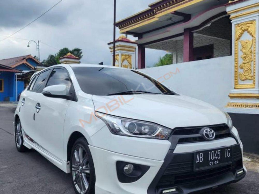 Mobil Toyota Yaris 2014
