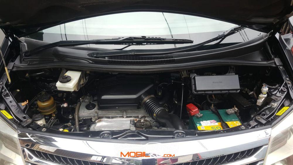 Mobil Toyota Alphard 2006