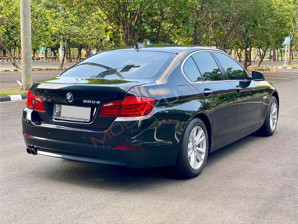Mobil BMW 5 Series 2013