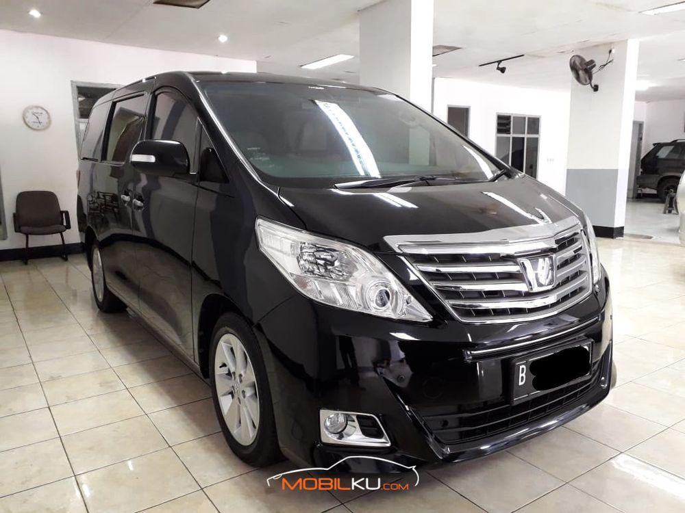 Mobil Toyota Alphard 2014