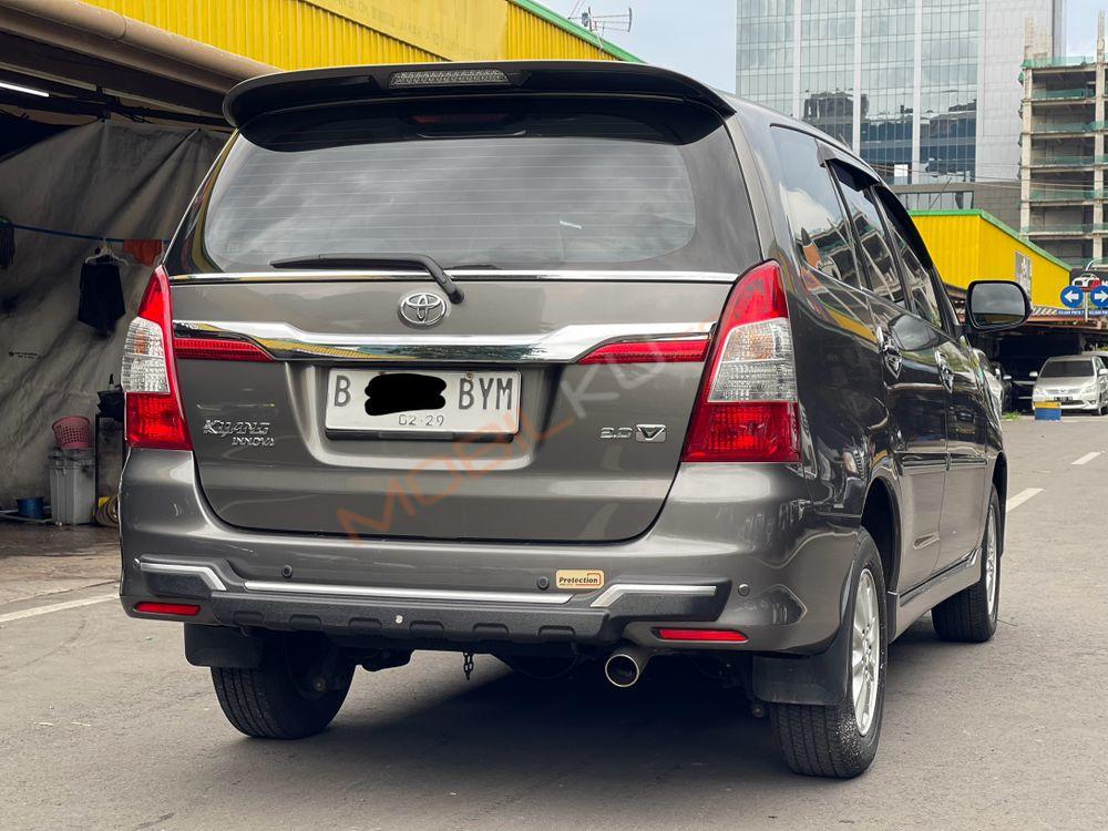 Mobil Toyota Kijang Innova 2014