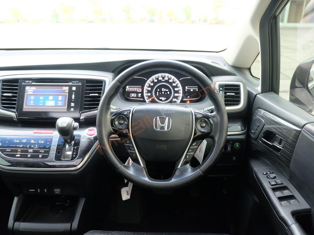 Mobil Honda Odyssey 2014