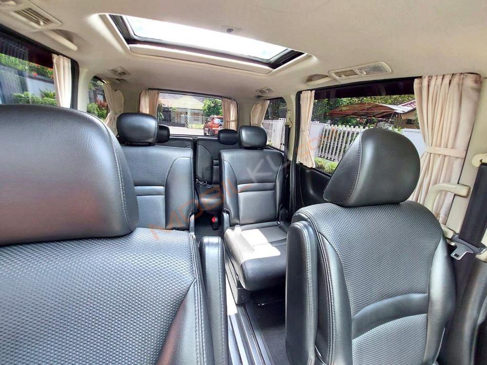 Mobil Nissan Serena 2010