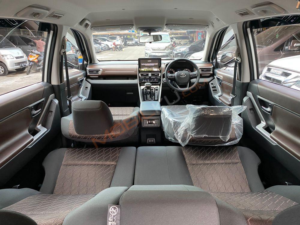 Mobil Toyota Kijang Innova Zenix 2023
