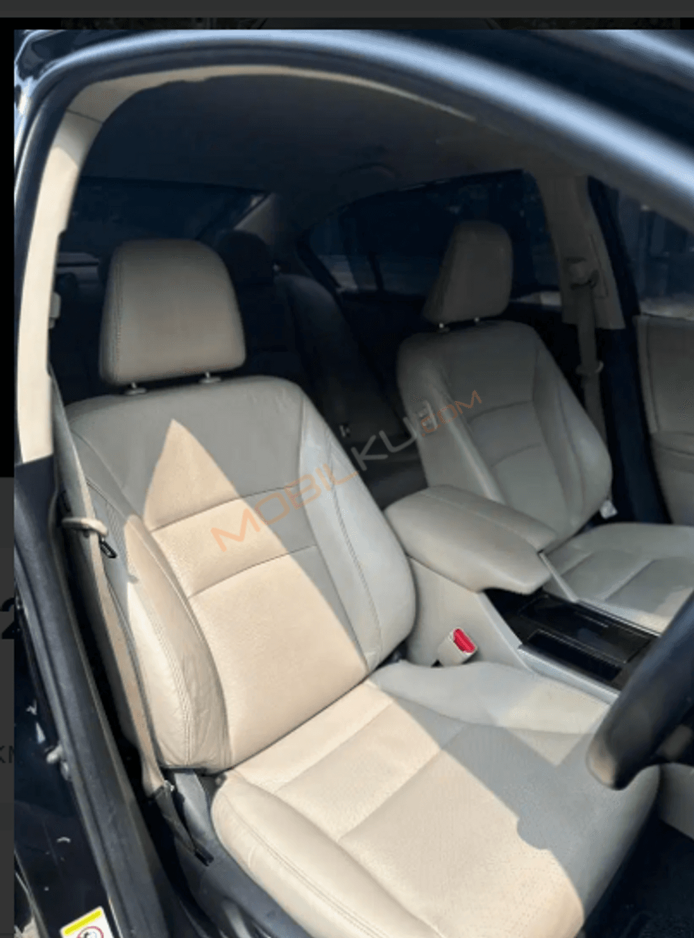 Mobil Honda Accord 2013