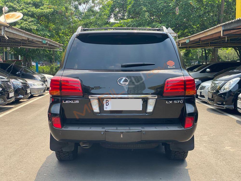 Mobil Lexus LX 2011