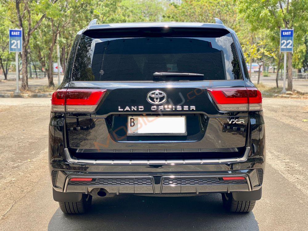 Mobil Toyota Land Cruiser 2023