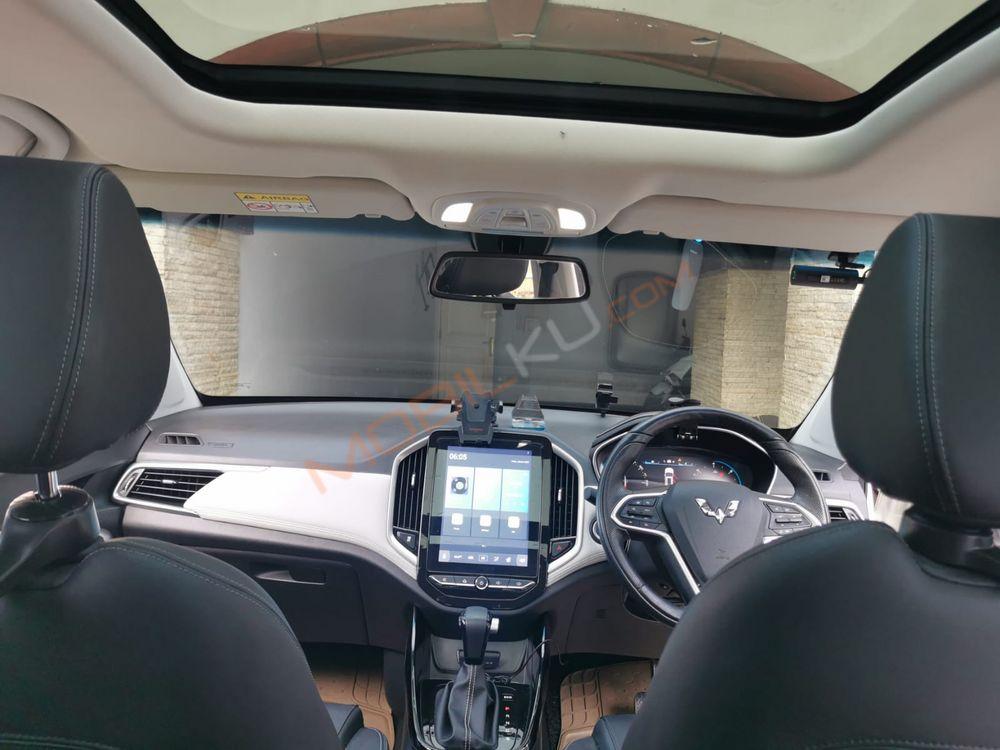 Mobil Wuling Almaz 2020