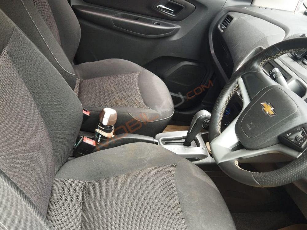 Mobil Chevrolet Spin 2015