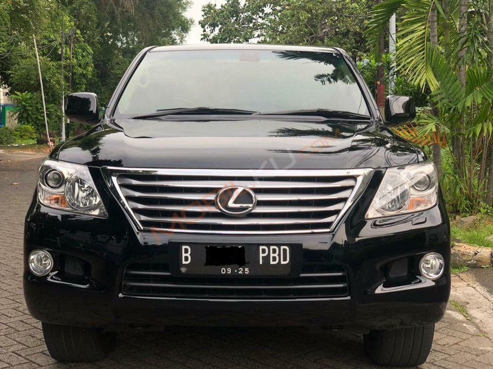 Mobil Lexus LX 2010