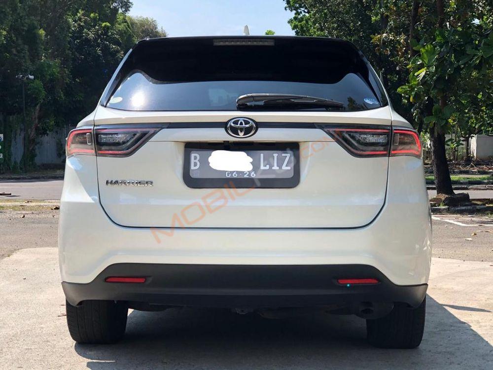 Mobil Toyota Harrier 2015