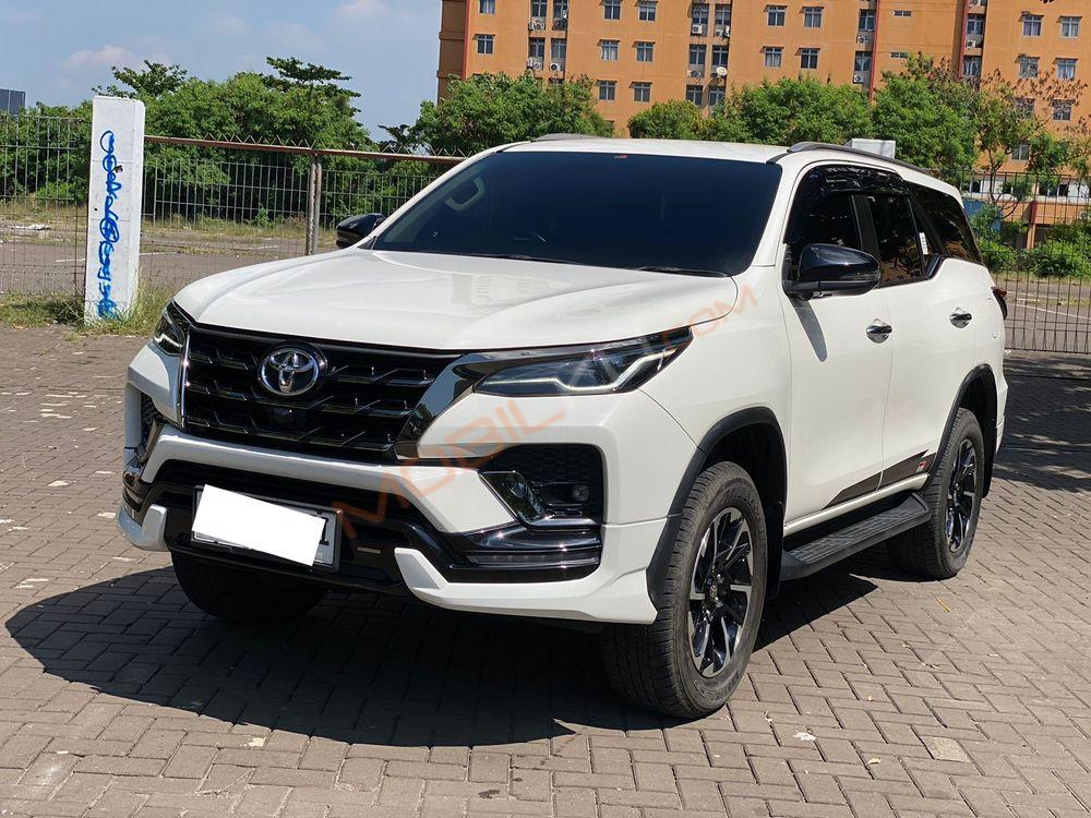 Mobil Toyota Fortuner 2022