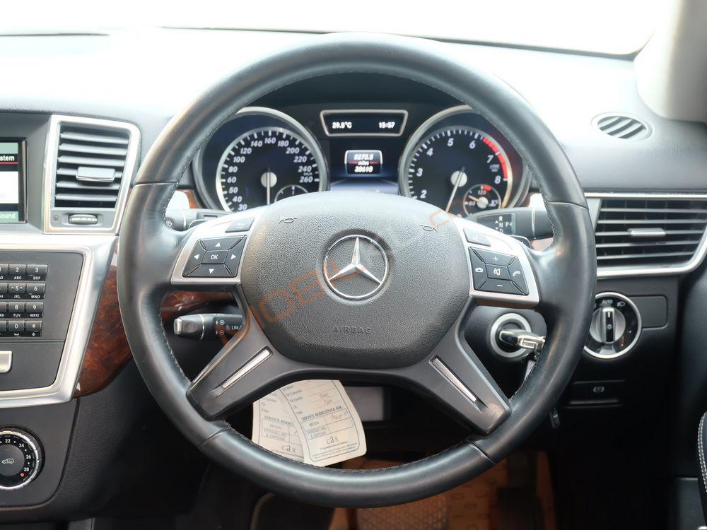 Mobil Mercedes-Benz ML 2015