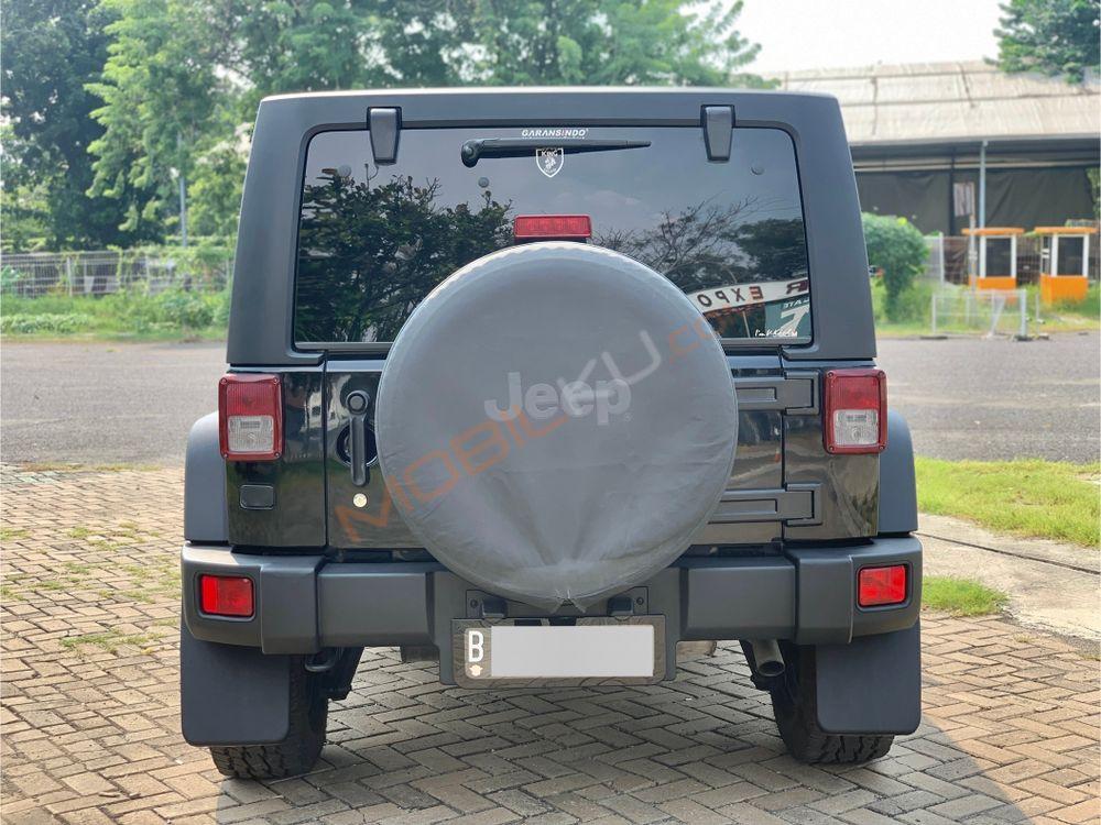 Mobil Jeep Wrangler 2011