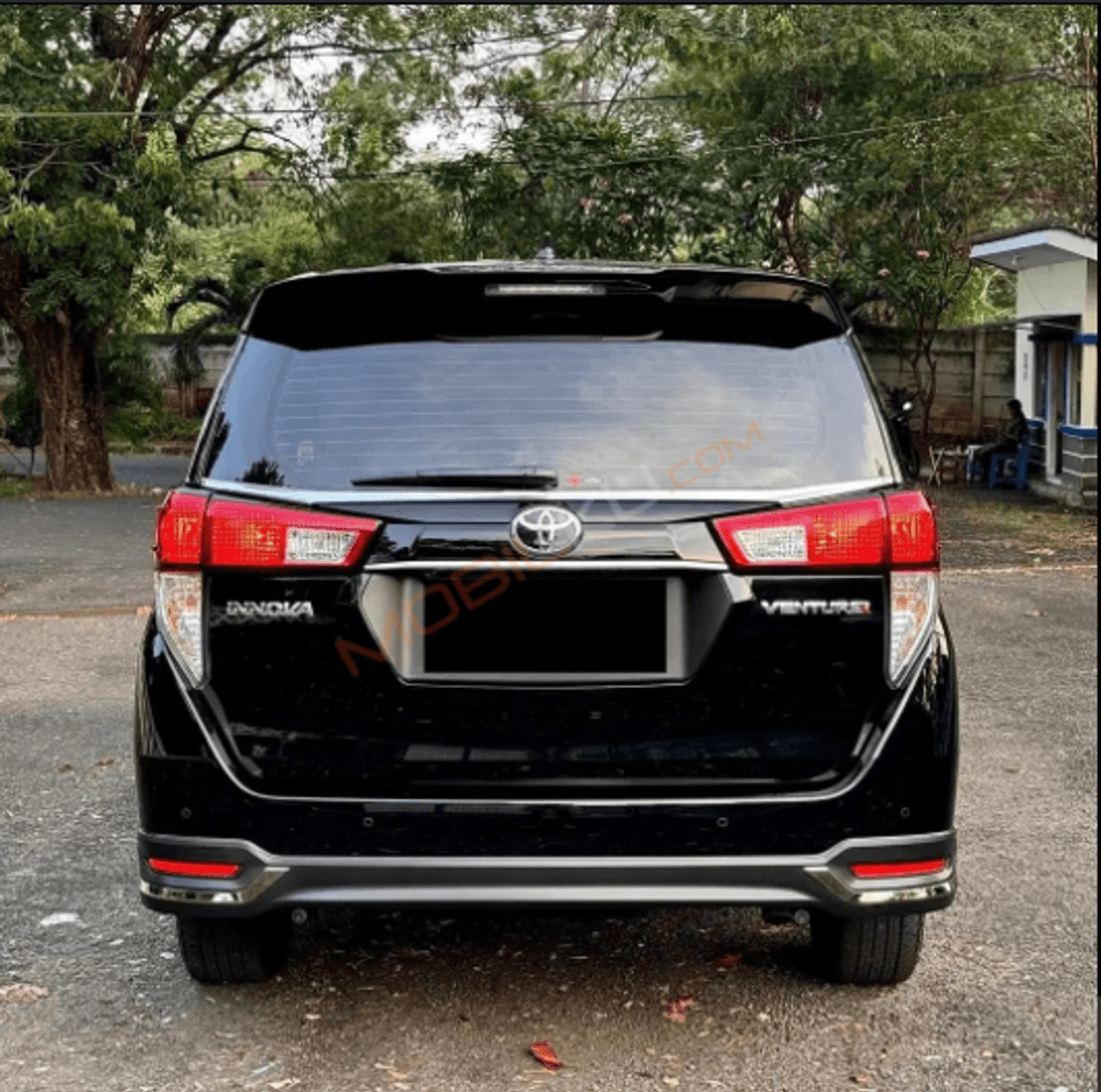 Mobil Toyota Kijang Innova 2022