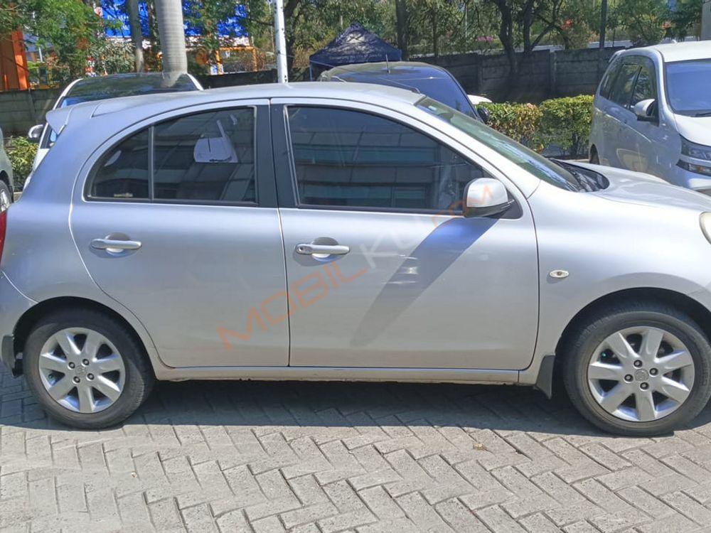 Mobil Nissan March 2013