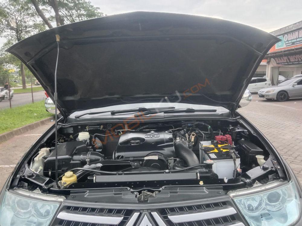 Mobil Mitsubishi Pajero 2014