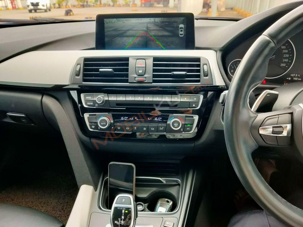 Mobil BMW 3 Series 2016