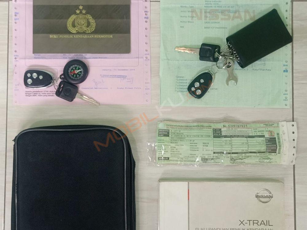 Mobil Nissan X-Trail 2004