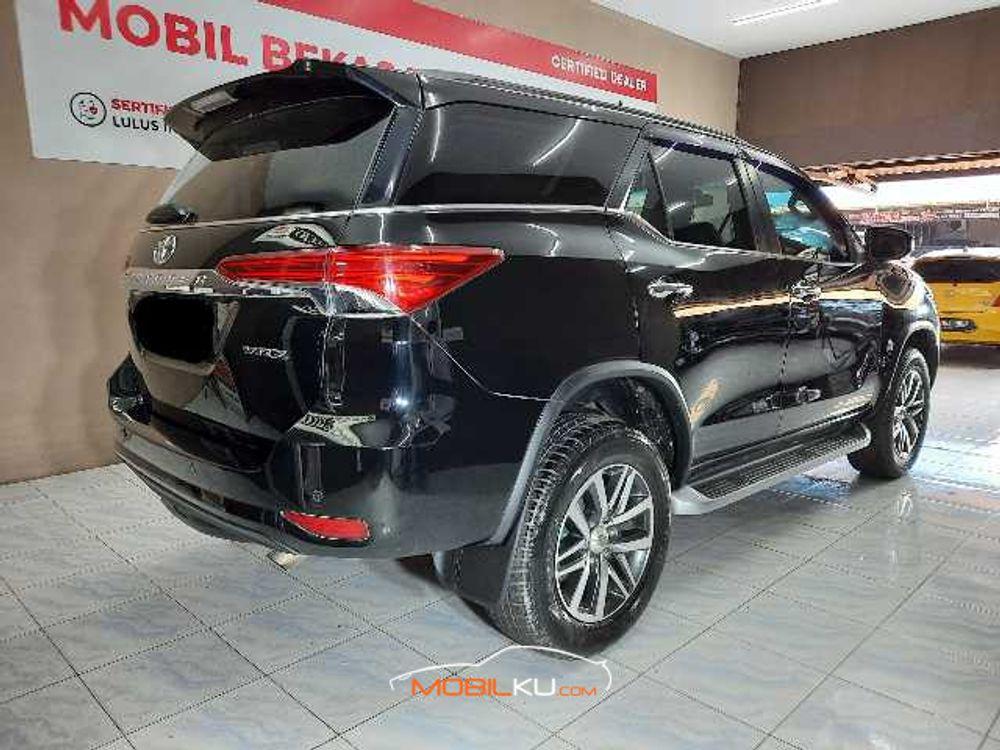 Mobil Toyota Fortuner 2016