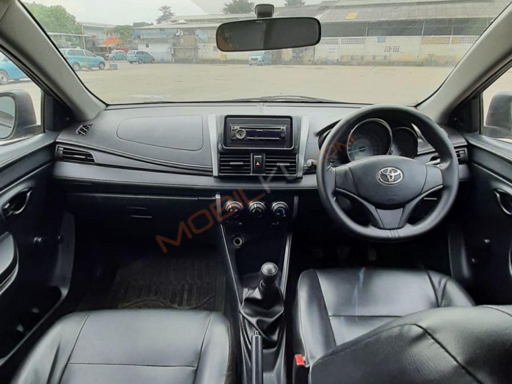 Mobil Toyota Limo 2014