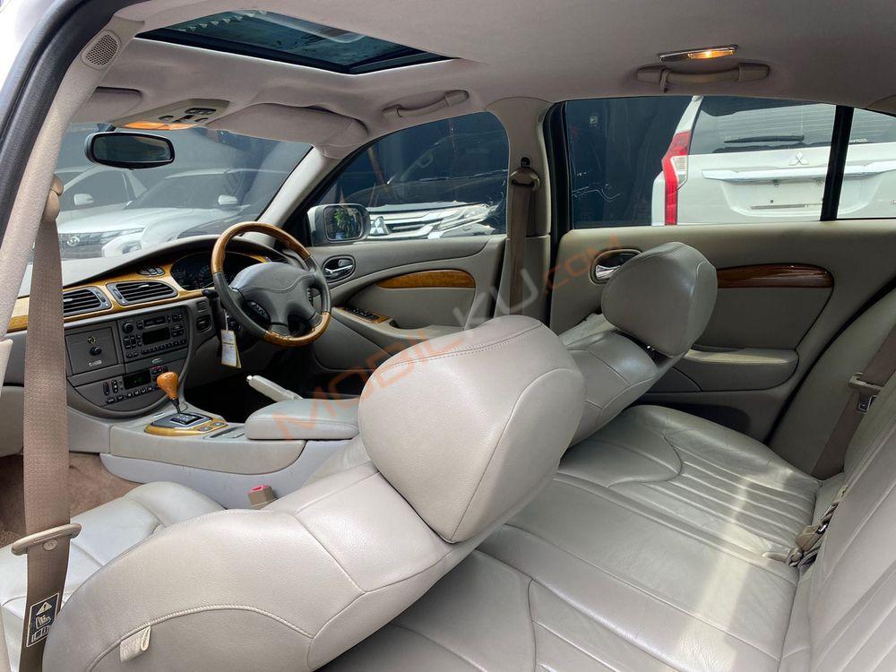 Mobil Jaguar S-Type 2001