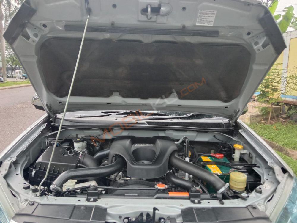 Mobil Isuzu MU-X 2015