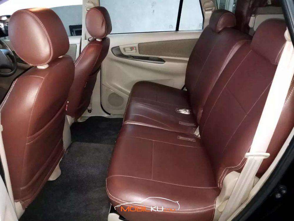 Mobil Toyota Kijang Innova 2013