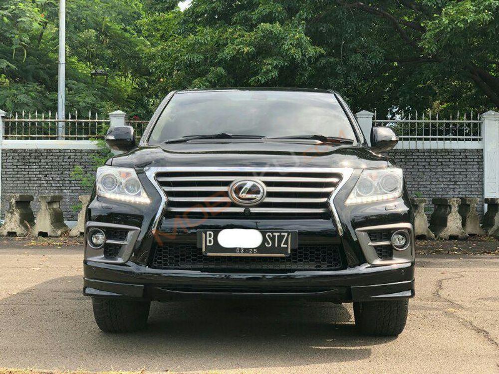 Mobil Lexus LX 2020