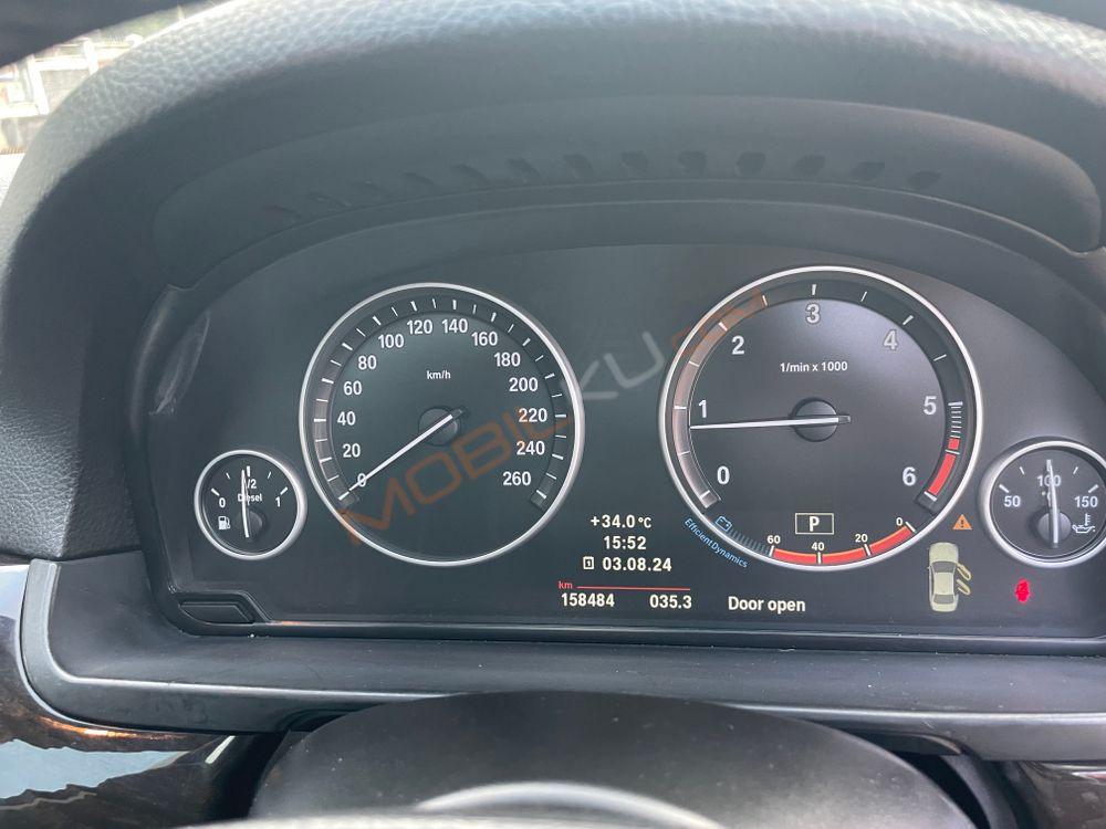 Mobil BMW 5 Series 2013