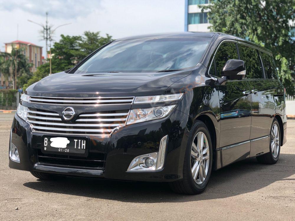 Mobil Nissan Elgrand 2013