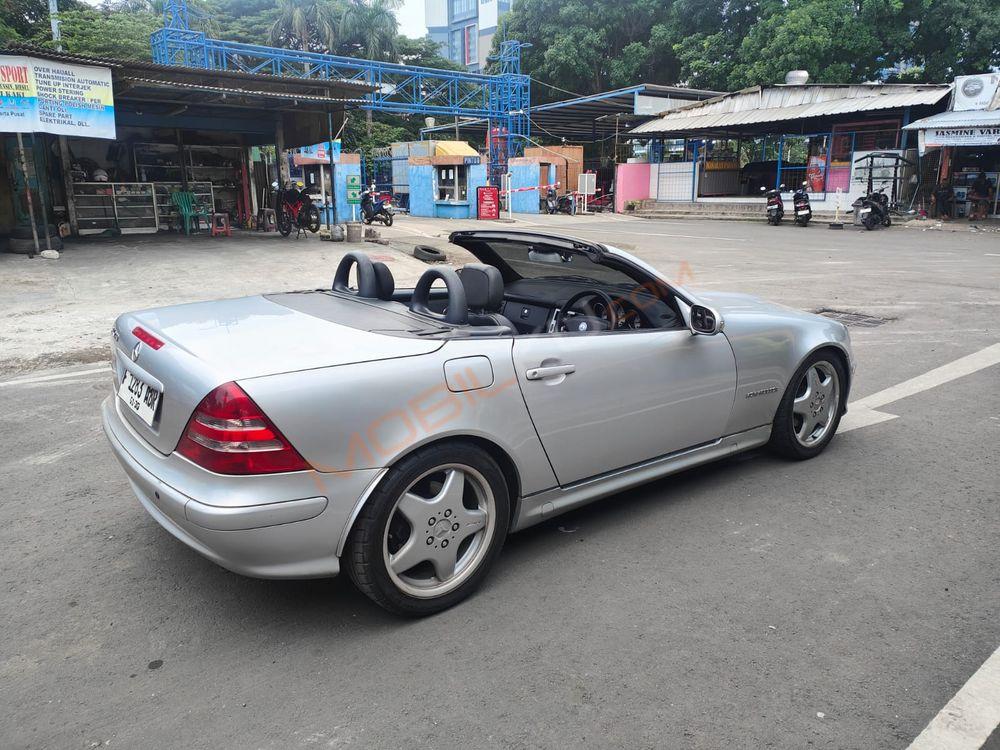 Mobil Mercedes-Benz SLK 2001