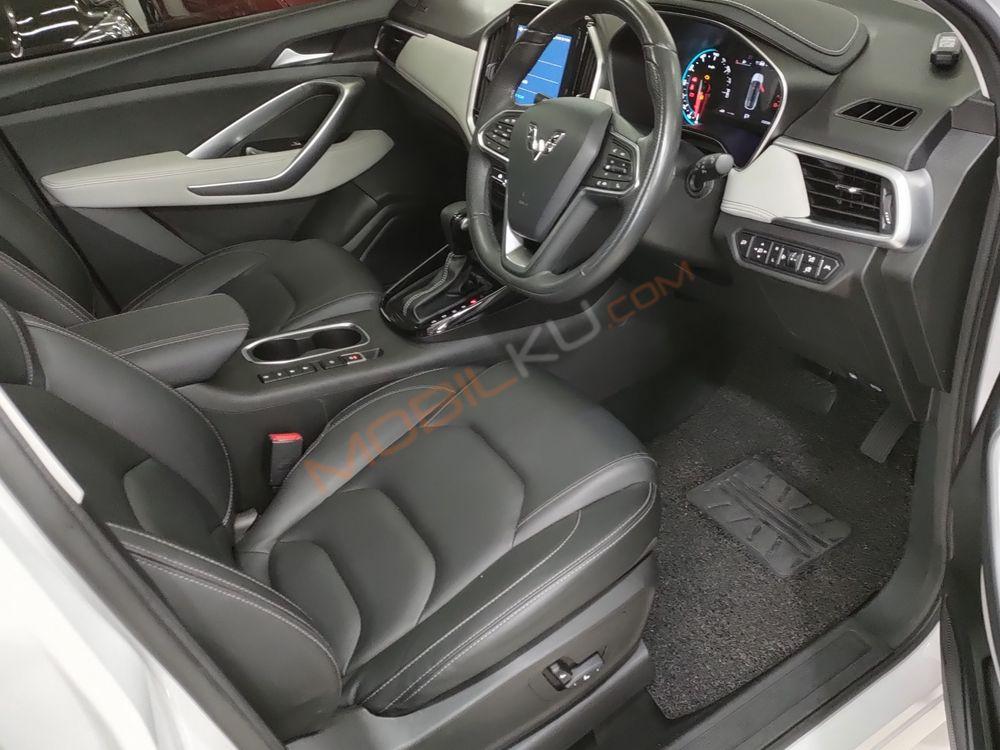 Mobil Wuling Almaz 2021