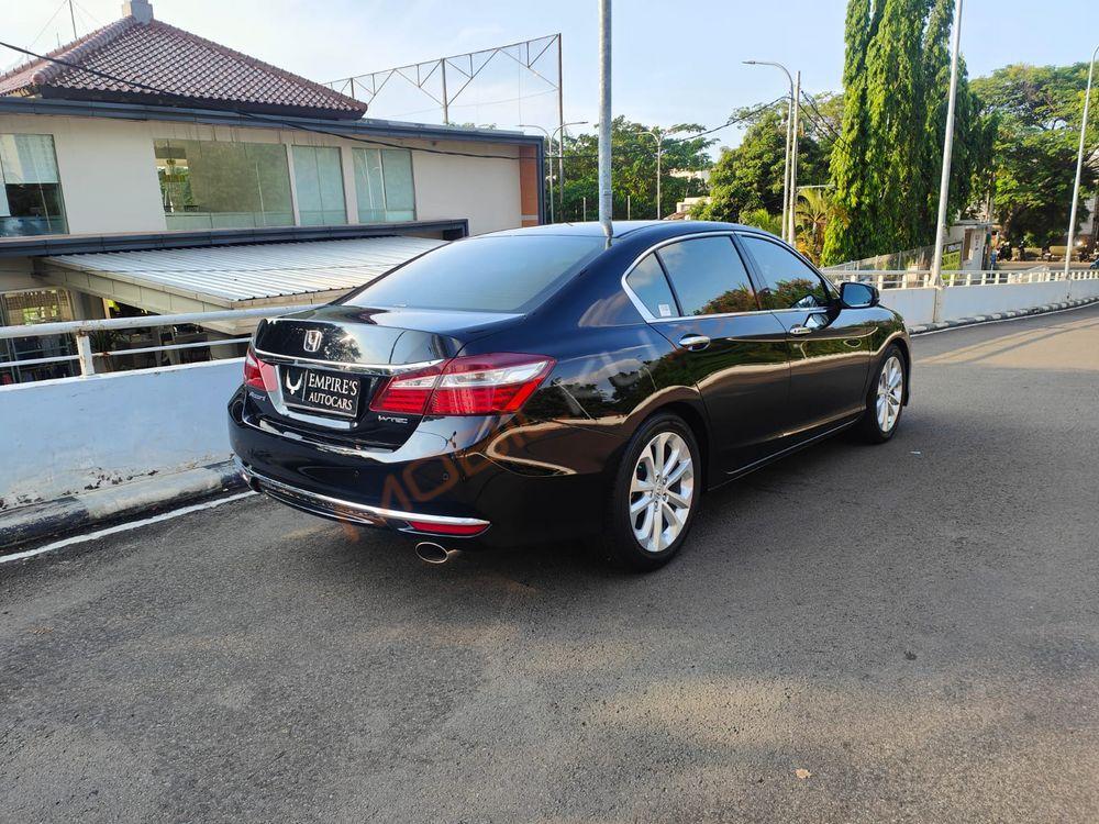 Mobil Honda Accord 2016