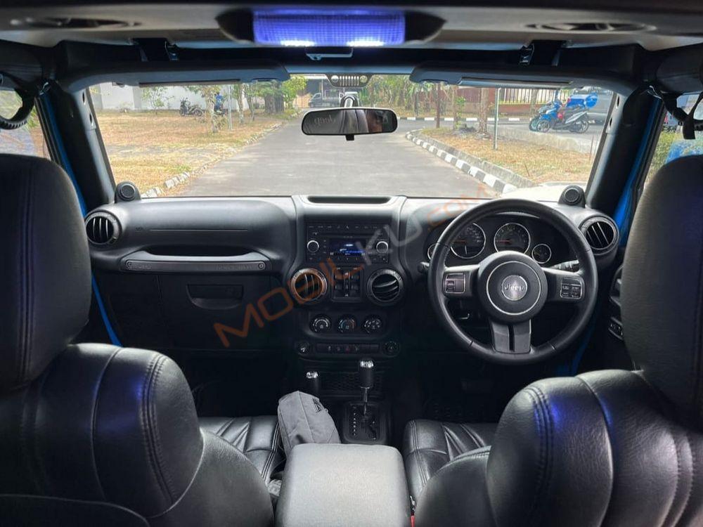 Mobil Jeep Wrangler 2011