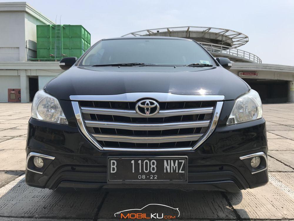 Mobil Toyota Kijang Innova 2015
