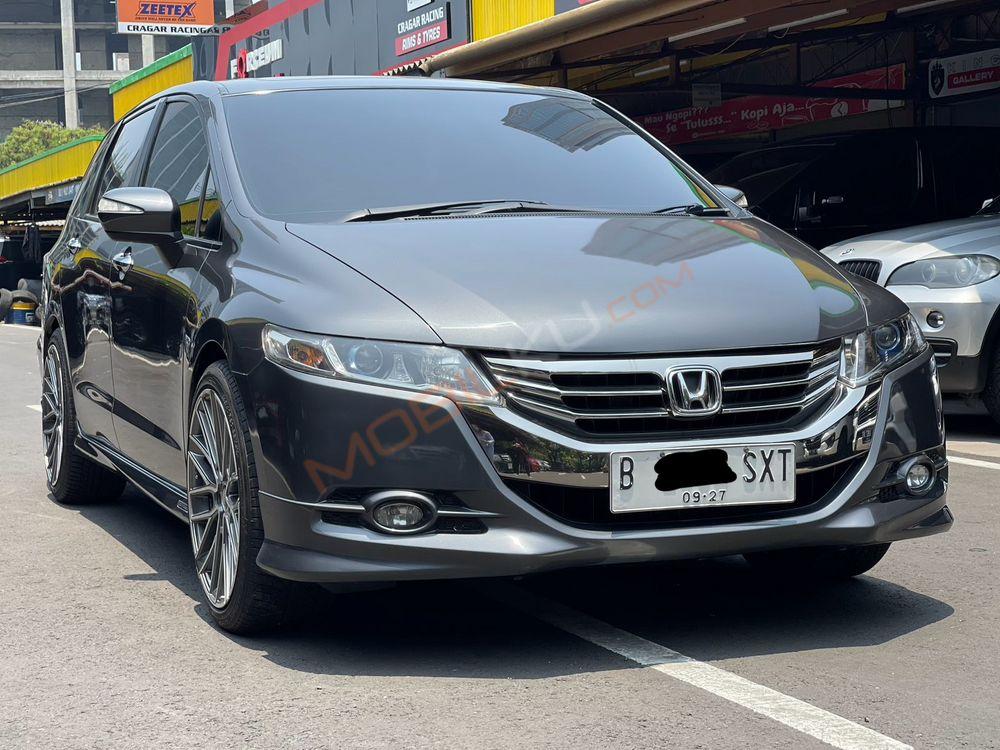 Mobil Honda Odyssey 2012