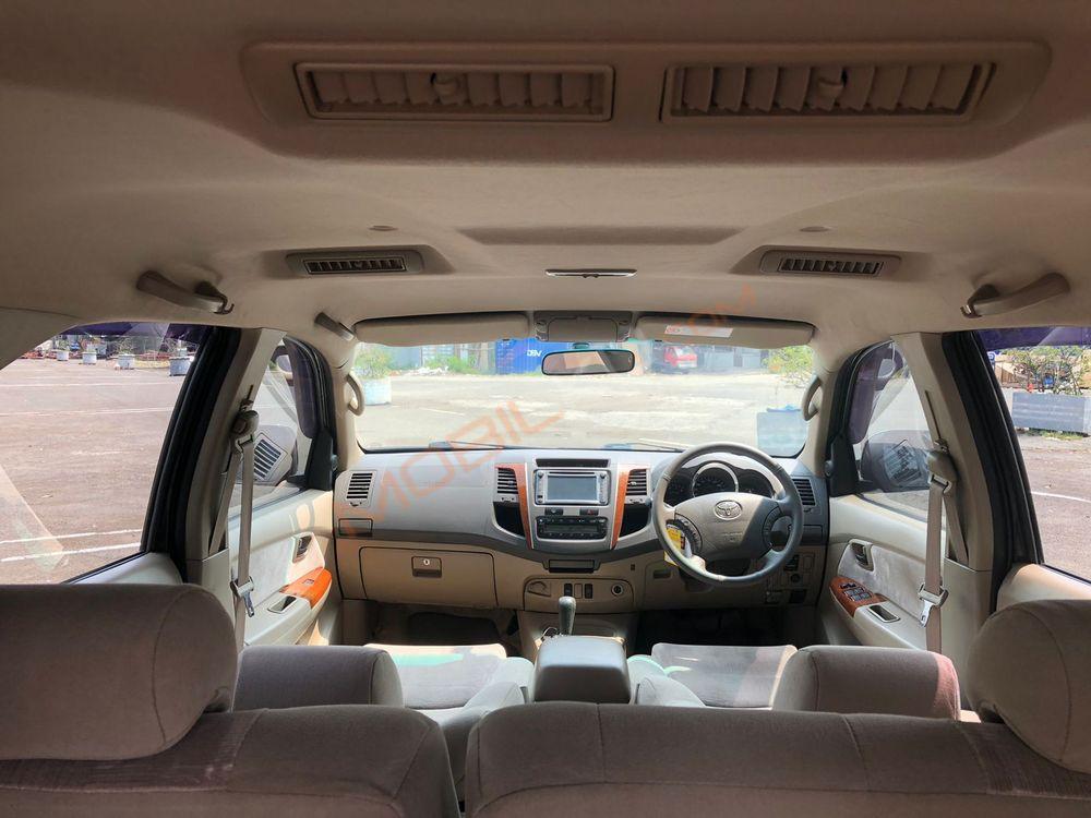 Mobil Toyota Fortuner 2011